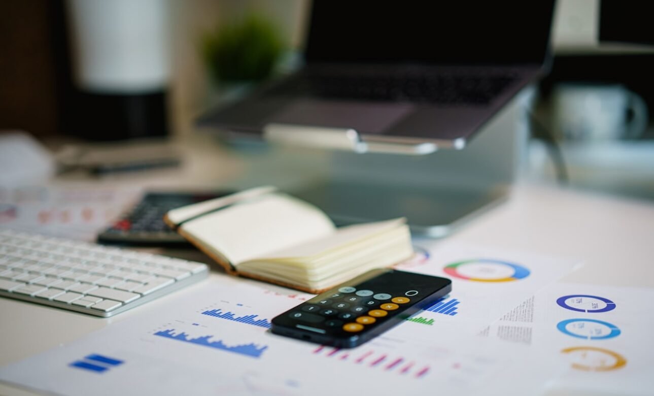 Web & App Development Cost: USA/UK Agency vs Outsourcing (2026)