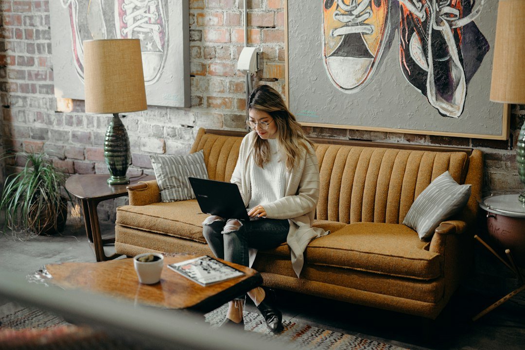Freelancer working on a laptop learning AI skills for freelancing in Pakistan